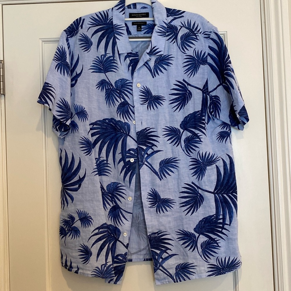 Like new Banana Republic linen island shirt. Medium size